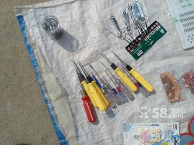 泰安泰山區(qū)火車站附近低價轉讓二手日用百貨，清倉處理，歡迎選購